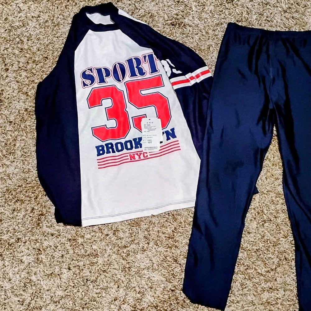 Girls White and Black. GraphicT-Shirt And Dark Blue Mate Leggings Size10 Years